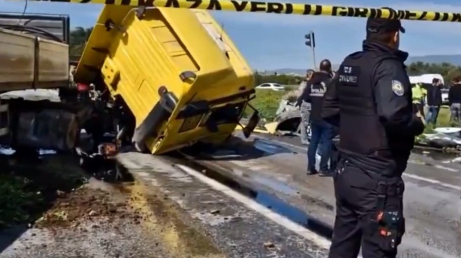 vaftike-olos-o-dromos-me-aima-xekliristike-olokliri-oikogeneia-nekroi-kai-oi-6-epese-pano-toys-fortigo-243201