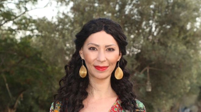 dakryse-i-zampetogloy-me-tin-chrysikoy-me-rotise-ti-echoyn-ta-mallia-moy-toy-eipa-foro-peroyka-giati-echo-karkivo-243383