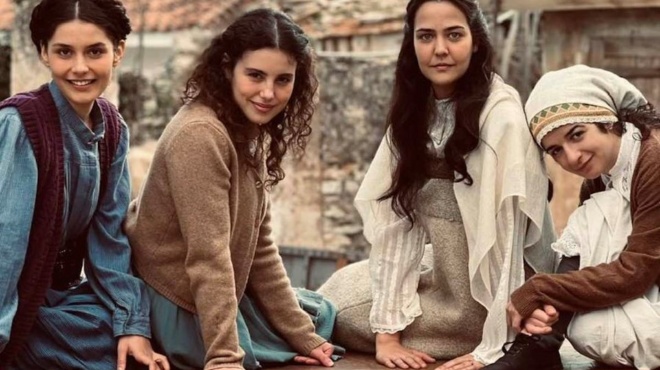 2-ekatommyria-tilethates-sarose-se-tiletheasi-oli-i-chora-eide-aytin-tin-seira-chthes-to-vrady-terastia-apotheosi-237559