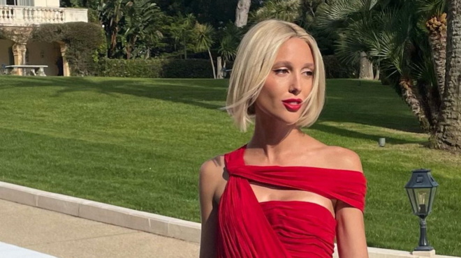 kanei-tin-pio-akrivi-therapeia-ston-kosmo-i-kori-ton-payloy-mari-santal-dinei-6-240e-mono-gia-to-prosopo-tis-243125