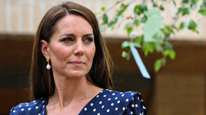 oi-sygklonistikes-6-lexeis-poy-eipe-i-keit-mintleton-sta-paidia-tis-otan-anakoinose-pos-echei-karkivo-242055