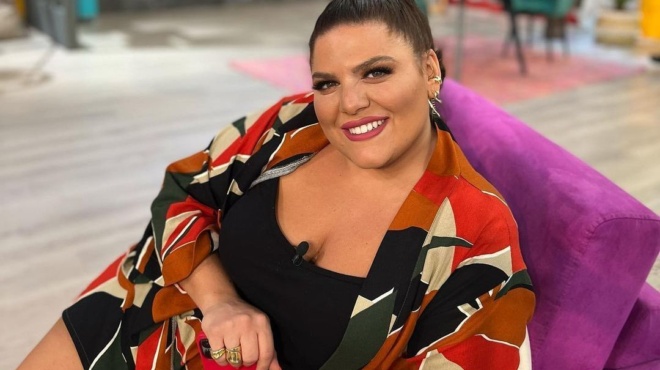 amp-8220-trelathike-amp-8221-o-andrikos-plithysmos-tis-choras-i-danai-mparka-vgike-choris-makigiaz-amp-038-entyposiase-me-tin-omorfia-tis-243117