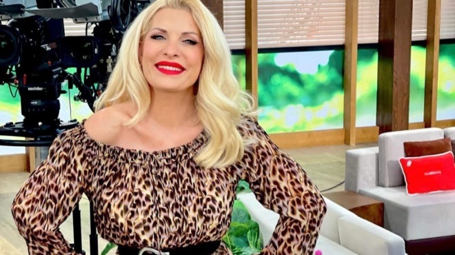 spane-ta-tilefona-sta-nychadika-amp-038-oles-zitoyn-ayto-poy-ekane-i-menegaki-sta-nychia-tis-i-no1-tasi-gia-50ares-239954