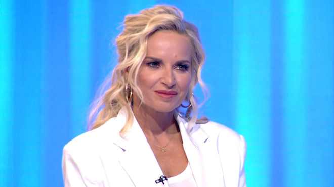 ekopse-amp-8220-machairi-amp-8221-2-pragmata-egine-kormara-i-maria-mpekatoroy-me-mpikini-sta-50-tis-amp-8220-vazei-kato-amp-8221-kai-20ares-252942