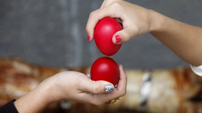 kleidose-ayto-einai-to-eortastiko-orario-katastimaton-gia-to-pascha-amp-8211-poia-kyriaki-tha-einai-anoichta-amp-8211-pos-tha-doylepsoyn-m-evdomada-254580