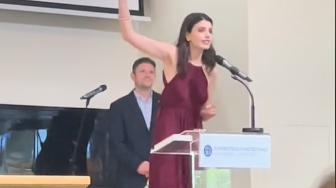 to-eidame-ki-ayto-se-orkomosia-foititria-pire-to-ptychio-tis-evgale-logo-ki-eycharistise-tin-anna-vissi-254171