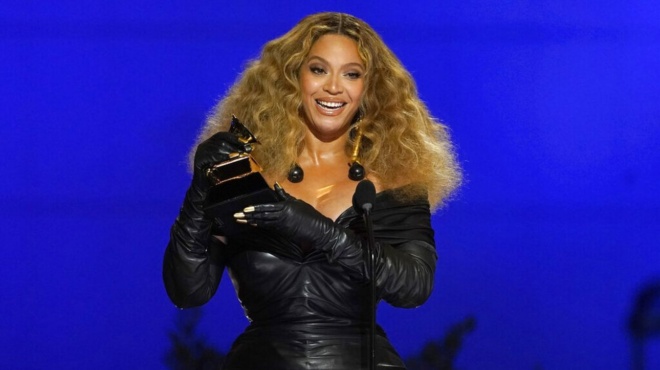 dinei-telos-ston-amp-8220-mytho-amp-8221-i-mpigionse-tolma-vgazei-tis-peroykes-amp-038-deichnei-1i-fora-ta-pragmatika-tis-mallia-253095