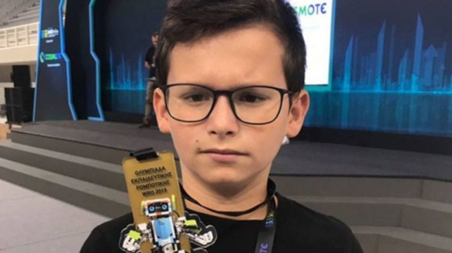 ypoklinetai-olos-o-planitis-o-11chronos-ellinas-ainstain-vasilis-ntatis-kerdise-metallio-stin-pagkosmia-olympiada-253917