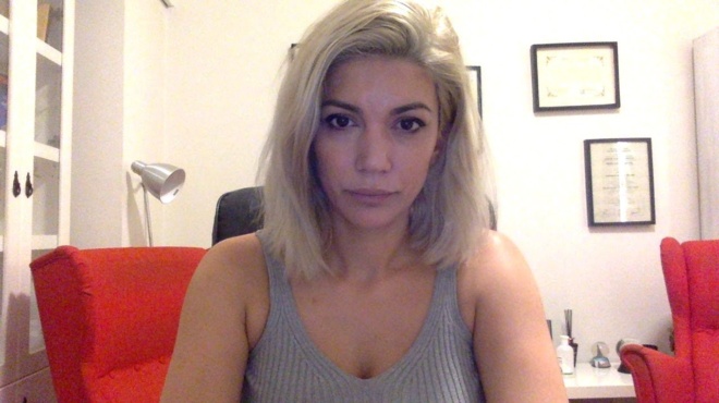 eiste-epikindynos-deixte-moy-tin-adeia-askiseos-epaggelmatos-exalli-i-natali-veltsi-me-ton-lagio-ston-aera-toy-open-252342