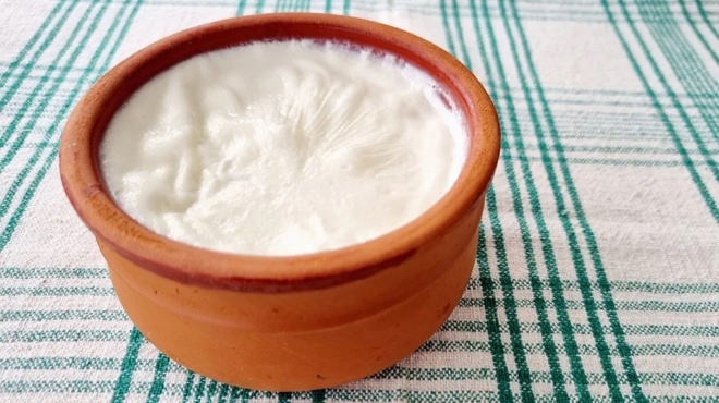 min-to-xanakaneis-o-sovaros-logos-poy-den-prepei-pote-na-petas-to-ygro-poy-echei-to-giaoyrti-me-to-poy-to-anoigeis-258345