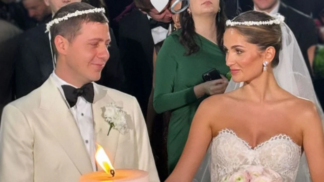 amp-8220-voyixe-amp-8221-i-kosmiki-athina-o-gamos-tis-chronias-gia-ton-ellina-efoplisti-i-koykla-nyfi-amp-038-oi-diasimoi-kalesmenoi-258648