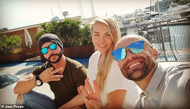 Δύο κολλητοί μοιράζονται την ίδια γυναίκα