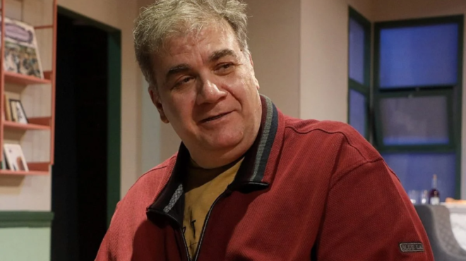 panellinia-sygkinisi-gia-ton-dimitri-starova-i-1i-eikona-mesa-apo-to-nosokomeio-vgike-sto-parathyro-na-chairetisei-262231