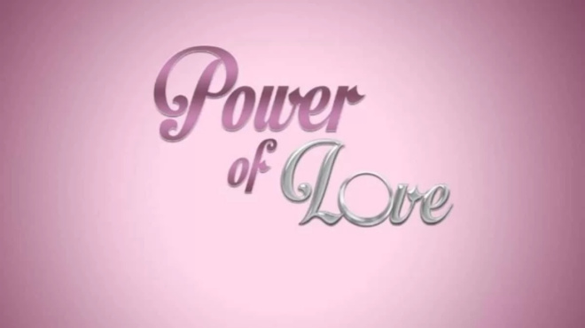 me-allo-onoma-pseytika-mallia-tragoydaei-sta-mpoyzoykia-oyte-o-doros-den-anagnorizei-tin-athina-toy-power-of-love-261905