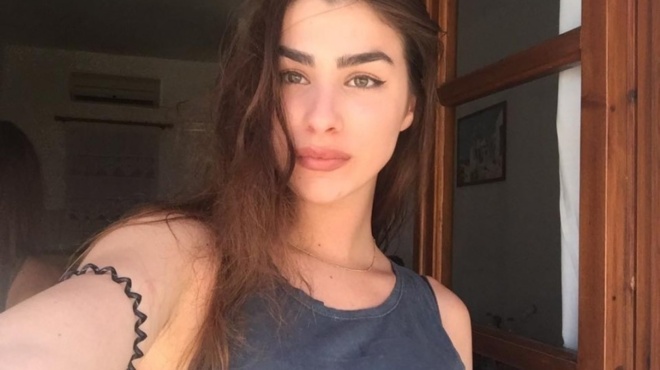 den-stamatane-oi-eyches-h-chrysa-michalopoyloy-ekane-to-proto-mpanio-kai-oloi-paratirisan-to-idio-pragma-sto-soma-tis-263749