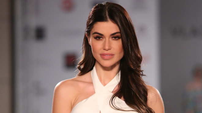 an-pigaine-etsi-sto-gntm-tha-epeftan-amp-8230-xeroi-oi-krites-den-gnorizetai-pleon-i-ioanna-mpella-idia-i-karntasian-264923