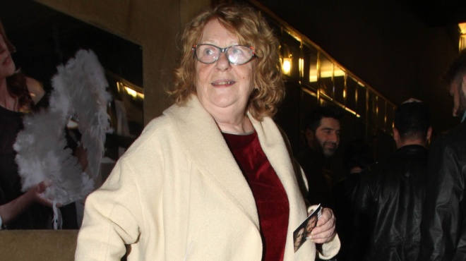 oi-ellines-ton-90s-apochairetoyn-tin-thryliki-mantam-soysoy-simera-ekleise-mia-olokliri-epochi-256012