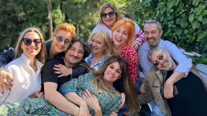 vasilis-charalampopoylos-pascha-sto-exochiko-toy-sto-pilio-me-tin-misi-showbiz-oi-xefrenoi-choroi-amp-038-i-ichiri-apoysia-256540