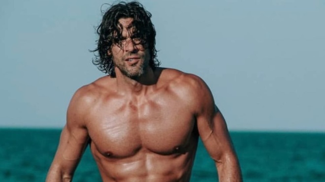 thyma-thaymastrias-toy-o-giannis-spaliaras-amp-8220-me-akoloythoyse-pantoy-fonaze-irthe-mechri-kai-sto-xenodocheio-poy-meno-amp-8221-273243