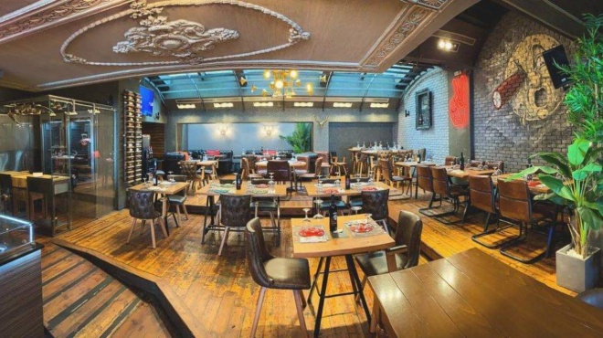 apateones-gia-oskar-zeygari-pigaine-me-mia-pethameni-myga-mazi-sta-estiatoria-gia-na-min-plironei-to-logariasmo-275217