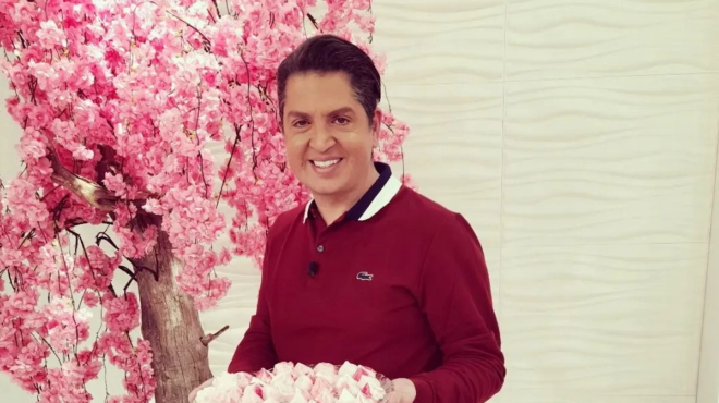 pantreyetai-olo-chara-ton-syntrofo-toy-amp-038-erixe-se-oloys-akyro-o-poylopoylos-den-thelei-oyte-tin-kainoyrgioy-sto-gamo-toy-267692