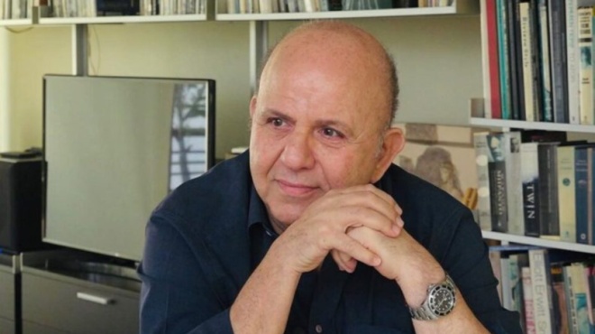 to-tv-queen-einai-eleeini-ekpompi-akatallili-paroysiastria-akatalliloi-daskaloi-ola-akatallila-267552