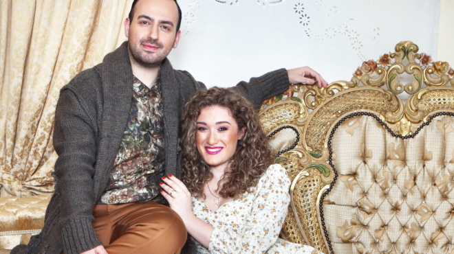 pio-omorfi-apo-pote-i-ilaeira-zisi-pozarei-me-mpikini-ligo-prin-gennisei-kai-o-mayrikios-tis-kanei-amp-8220-zoyzoynies-amp-8221-269438