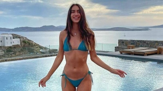 xespa-i-anna-prelevits-gia-tis-foto-paparatsi-plirosa-se-idiotiki-paralia-gia-na-mi-royfao-tin-koilia-moy-269667