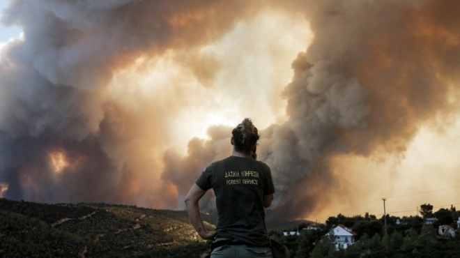 kokkinos-synagermos-gia-6-perioches-to-savvatokyriako-ypsilos-kindynos-pyrkagias-erchontai-anemoi-me-90chlm-ora-274789