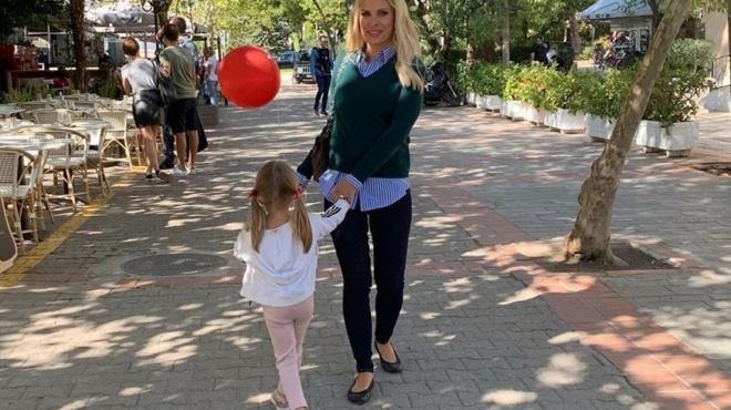 isos-i-pio-oraia-fotografia-tis-i-kori-tis-elenis-menegaki-marina-apathanatise-ti-mama-tis-kalytera-kai-apo-epaggelmatia-268599