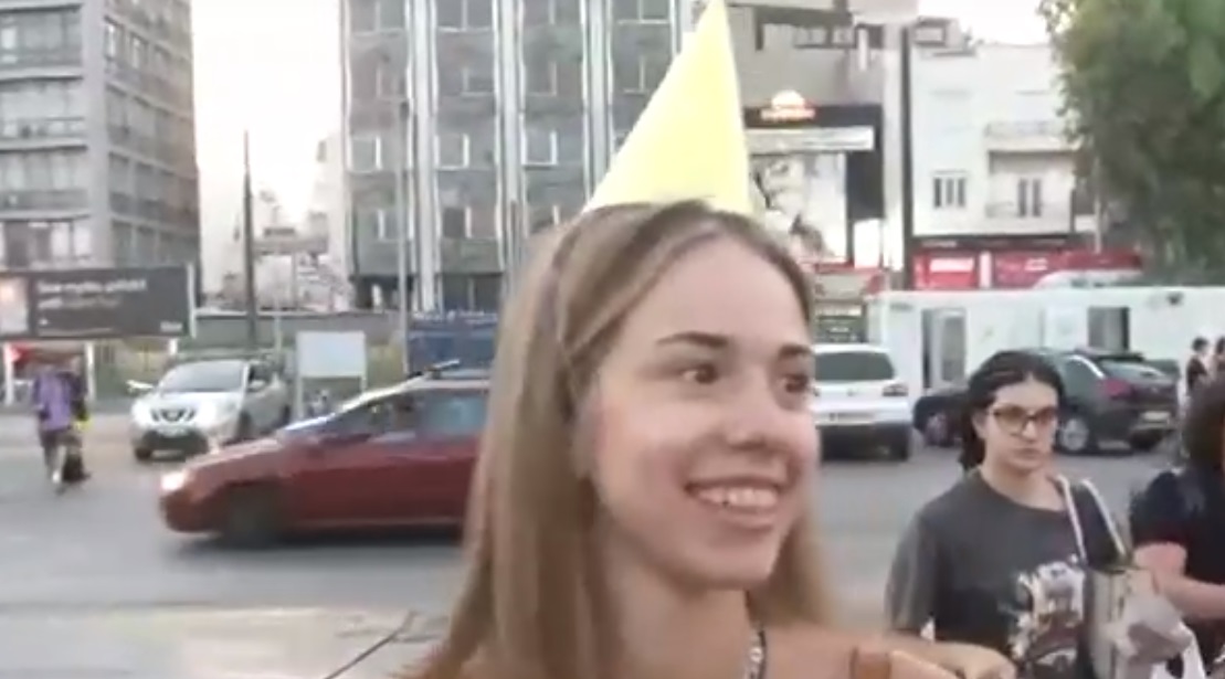 Νεαρή τουρίστρια χώρισε για να πάει Πάρο 