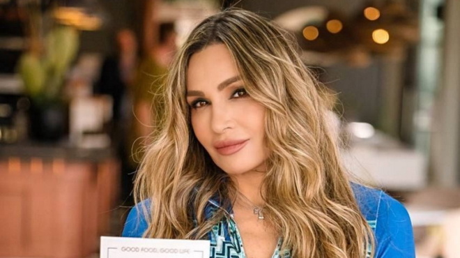 den-echo-kanei-pote-plastikes-i-eleni-petroylaki-leei-tin-alitheia-gia-tin-simerini-tis-eikona-kai-osa-akoygontai-283982