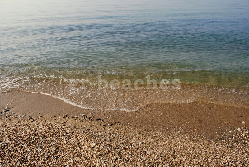 Η παραλία της Χρυσής Ακτής με τα κρυστάλλινα νερά 