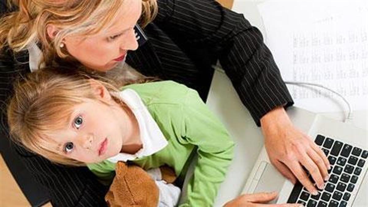 Καταγγελία εργαζόμενης μητέρας για την εργοδότριά της 