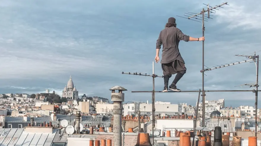 Αποκαλύφθηκε ο μασκοφόρος λαμπαδηδρόμος