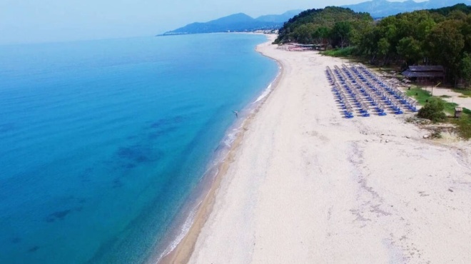 krymmenos-paradeisos-me-chamiles-times-choris-raketes-einai-2-5-ores-makria-tros-pineis-kai-koimasai-me-25-eyro-tin-imera-283452