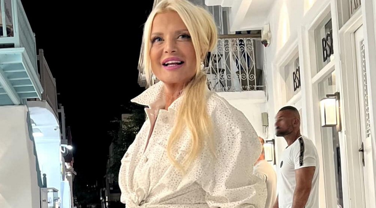 Η Μαρίνα Σταυράκη στη Μύκονο