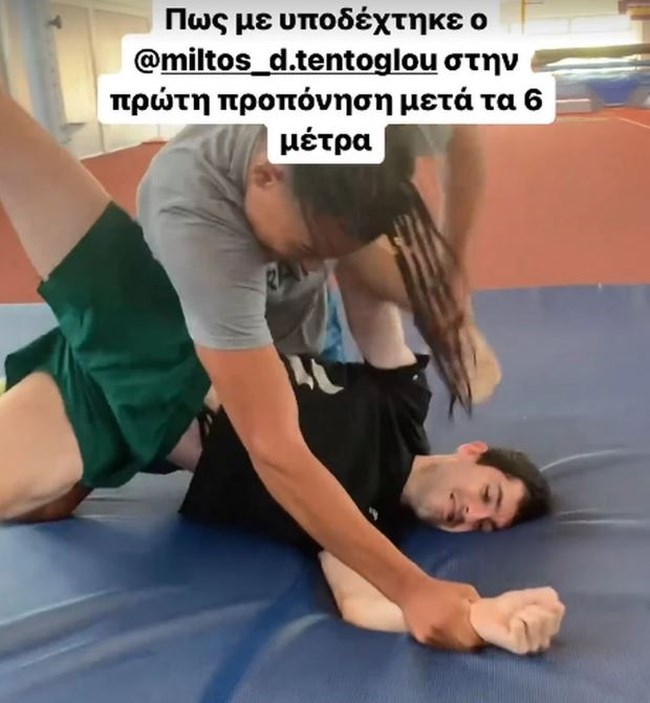 Εμμανουήλ Καραλής και Μίλτος Τεντόγλου παλεύουν 