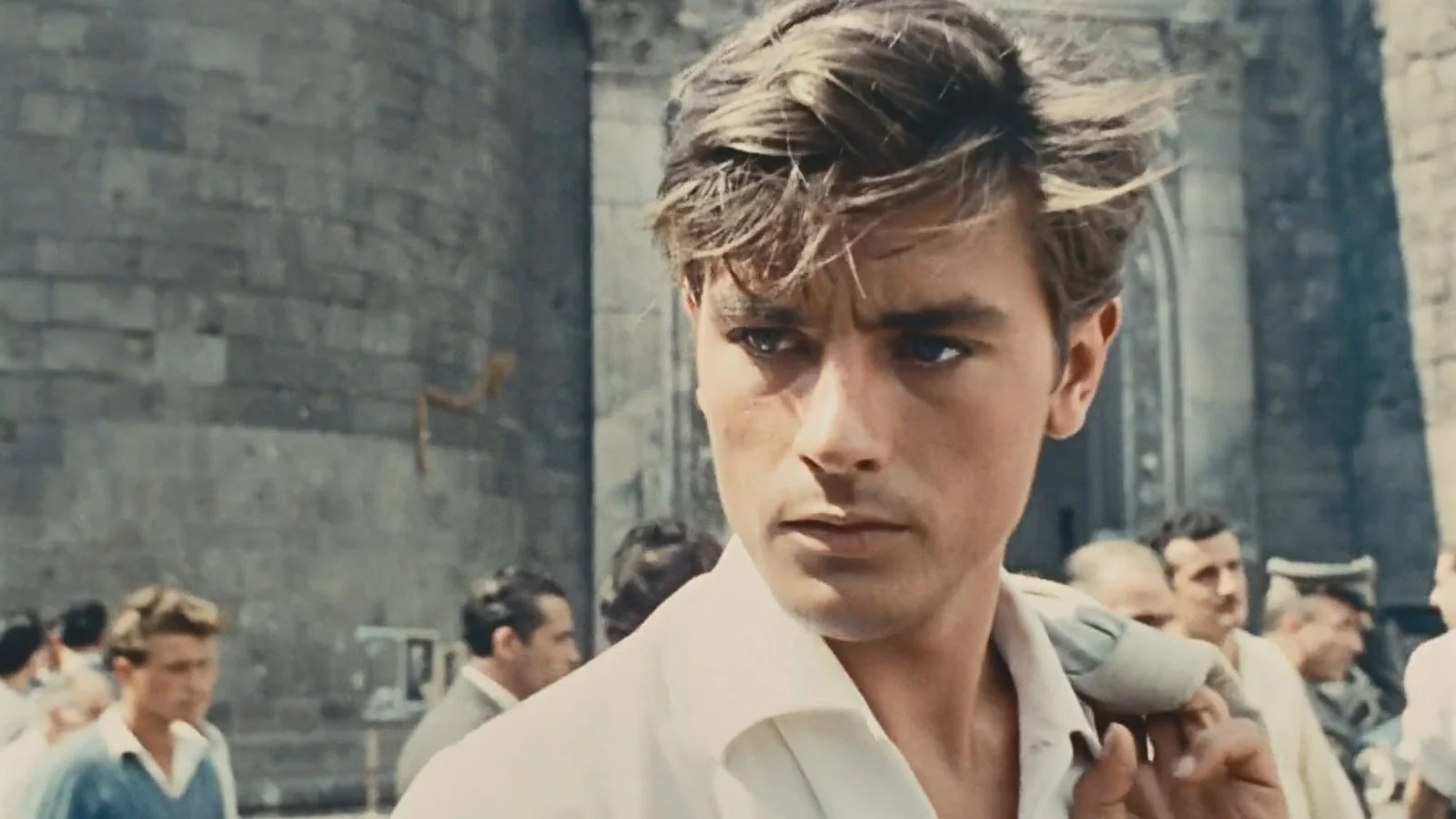 Αγνώριστος ο Αλέν Ντελόν