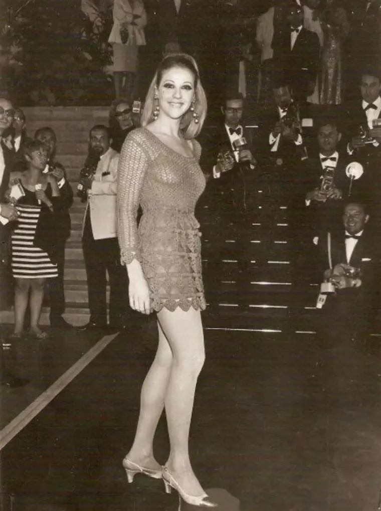 Ζωή Λάσκαρη φόρεμα