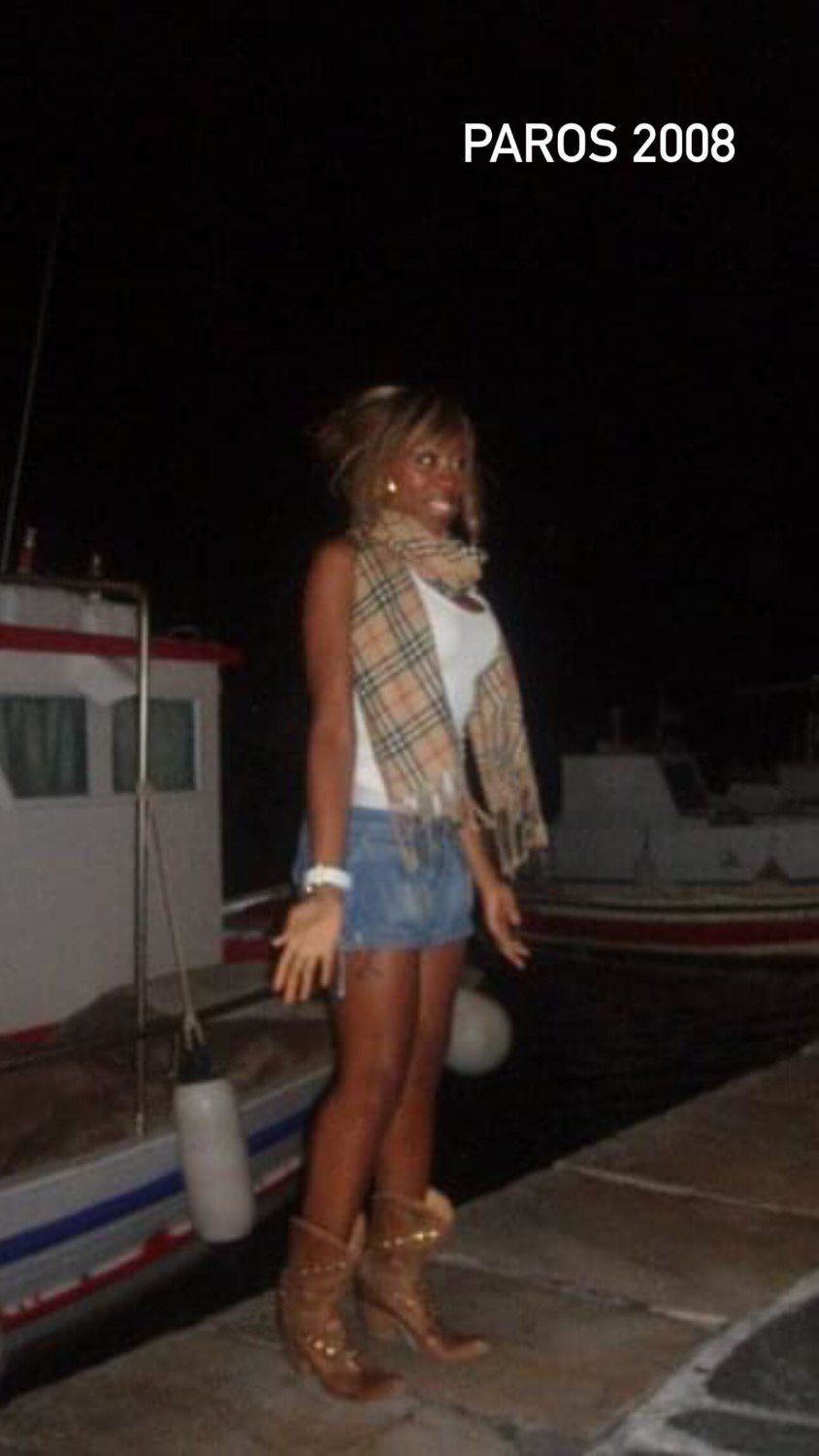 Ελίζαμπεθ Ελέτσι διακοπές 