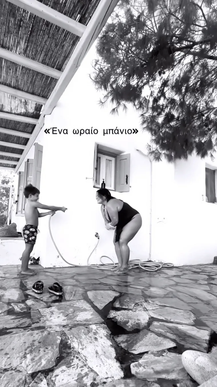 Η Δανάη Μπάρκα συνεχίζει τις διακοπές της 