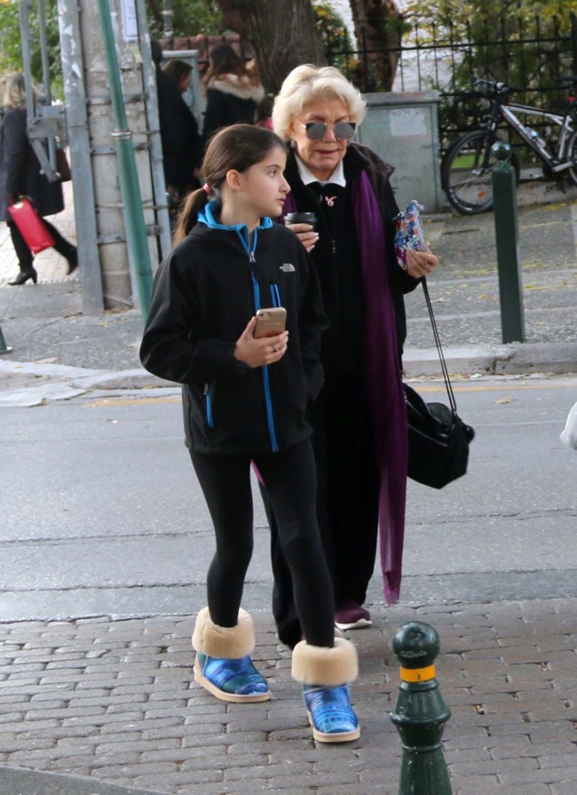 Η Μαρινέλλα με τα εγγόνια της 