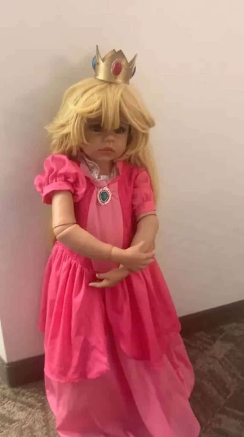 29χρονη Νεοϋορκέζα θηλάζει τις κούκλες της 