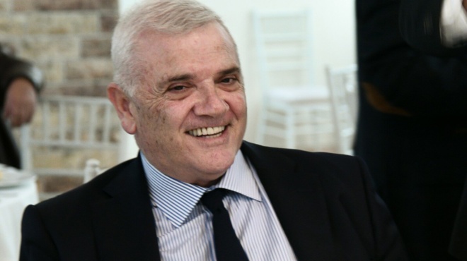 mpotiliarisma-stoys-dromoys-tis-athinas-stamatane-na-vgaloyn-foto-to-amaxi-toy-gioy-melissanidi-kostizei-1-000-000-eyro-einai-to-monadiko-stin-ellada-314724