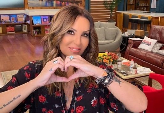 neotati-kai-panemorfi-san-tin-kori-erietta-mayroydi-i-mitera-tis-natalias-germanoy-oi-spanies-foto-tis-amp-038-i-megali-toys-omoiotita-321485