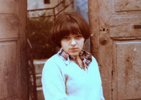 den-tin-anagnorise-kaneis-i-koykla-neari-poy-pozarei-se-ayti-ti-fotografia-simera-einai-i-pio-diasimi-ithopoios-tis-elladas-322865