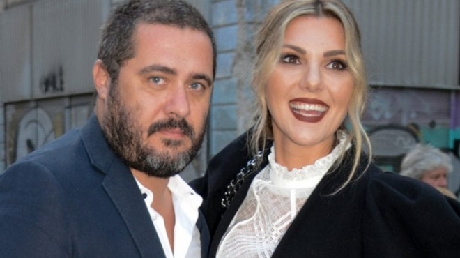 chamos-me-pasignosti-ellinida-tragoydistria-den-einai-pia-pantremeni-amp-8211-echoyn-chorisei-edo-kai-2-chronia-ki-oloi-toys-eichan-gia-zeygari-324991