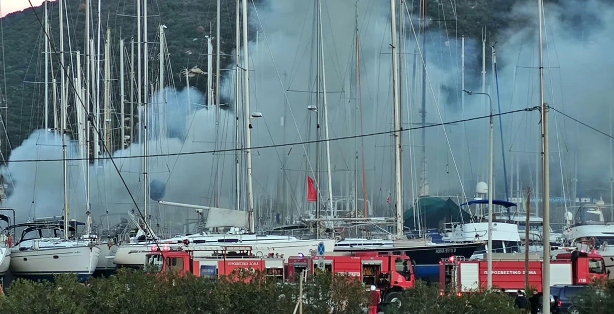 Φωτιά σε ιστιοπλοϊκό