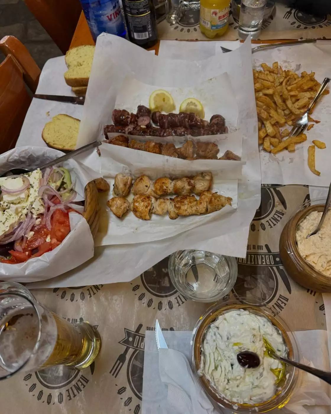 Η Χρύσα Μιχαλοπούλου με τον γιο της 